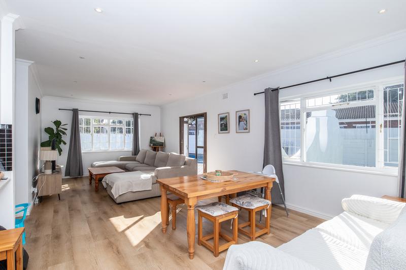 To Let 4 Bedroom Property for Rent in Constantia Western Cape